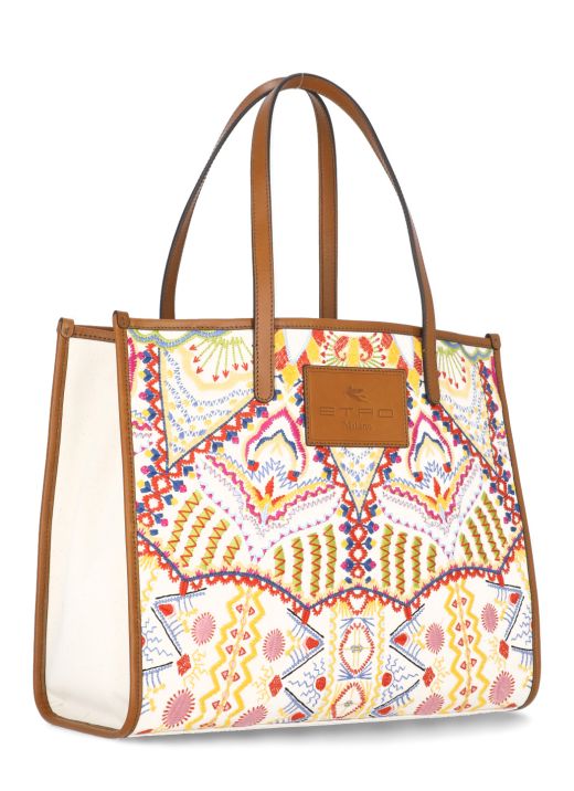 Shopping bag with embroideries