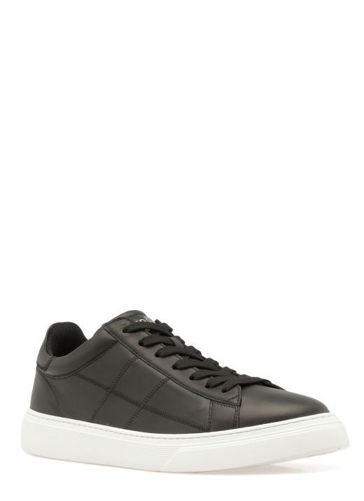 Smooth leather sneaker